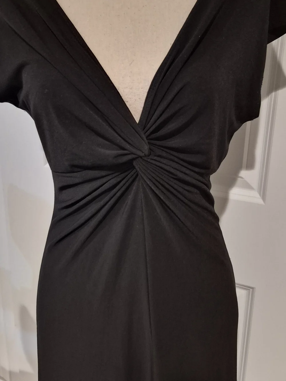 Onyx Nite Black Deep V-Neckline Maxi Dress w/Rutched Waist and Sleek Silhoulette - Picture 4 of 6